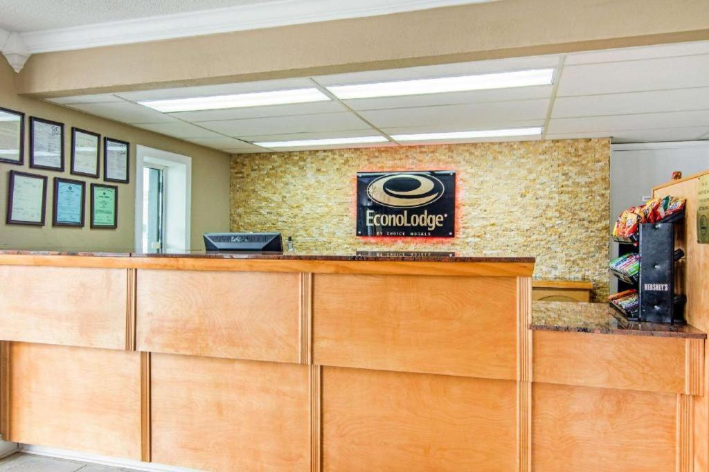 Econo Lodge Madison Eksteriør billede